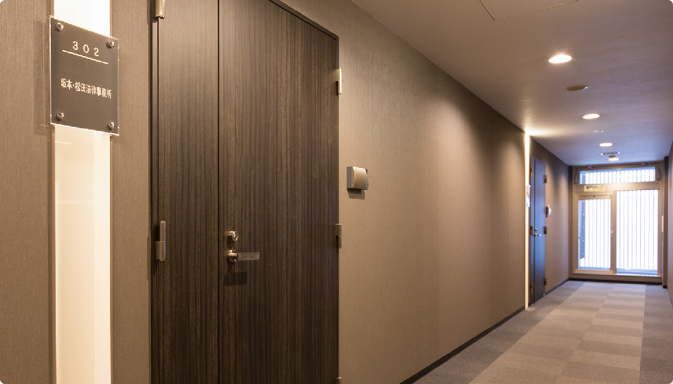 写真:事務所の出入り口風景